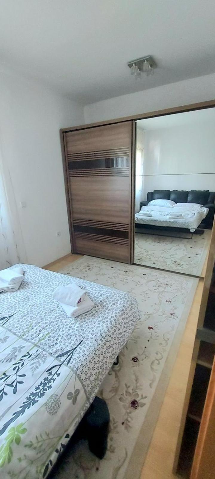 Family Apartment With Garden Sarajevo Esterno foto