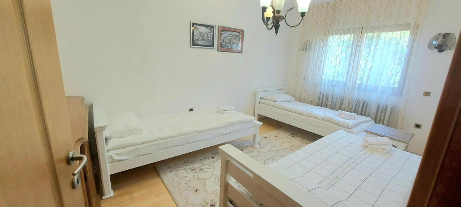Family Apartment With Garden Sarajevo Esterno foto