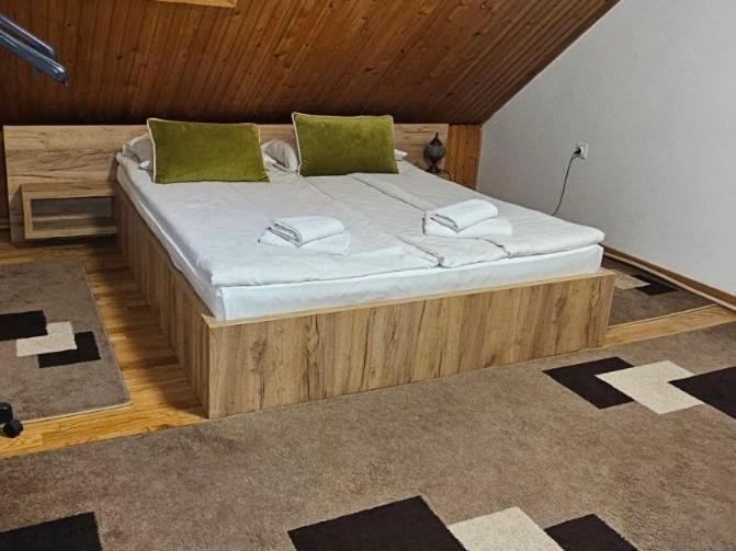Family Apartment With Garden Sarajevo Esterno foto