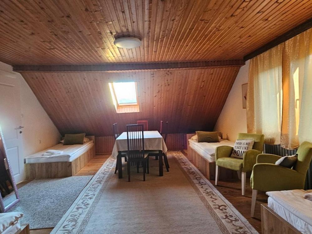 Family Apartment With Garden Sarajevo Esterno foto